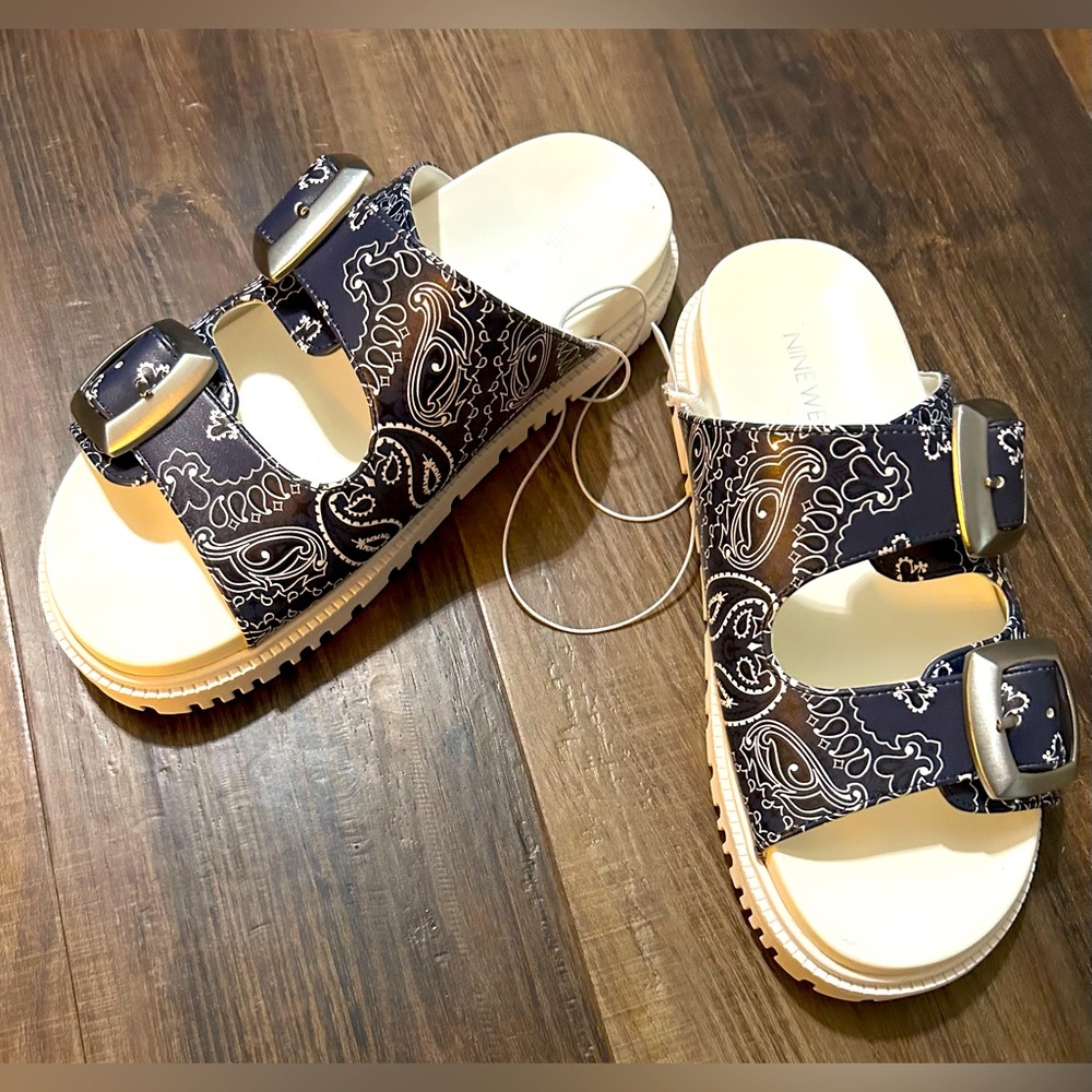 NWOT Nine West WNDEMELA3-R Navy & White Paisley Print Slide Sandals Women's 6.5